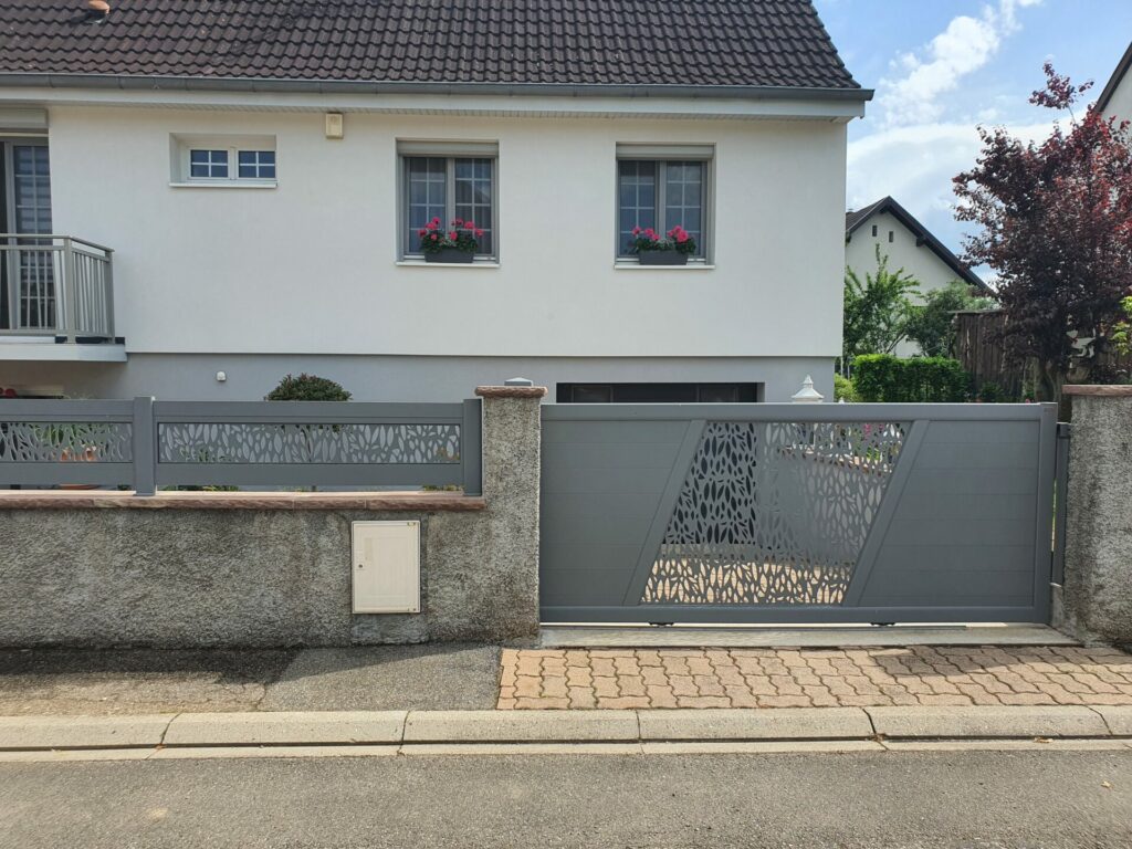 Fabrication portail alu plein occultant