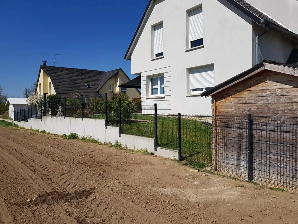 Clôture grillage rigide pose escalier redan dénivelé terrain Krafft